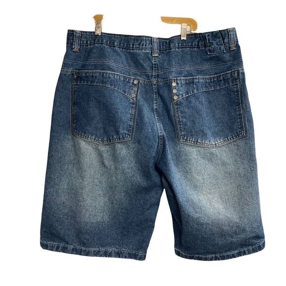 INFAMOUS RAIDER JEANS,, Men’s Blue Denim Shorts, Tag says 46, hand measures 44 - Picture 2 of 12